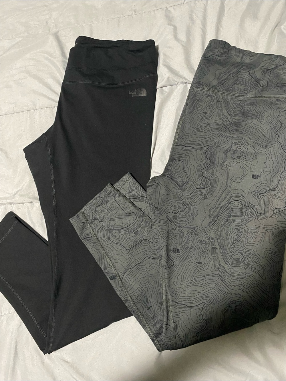 The North Face Women's Black Solid & Gray Topographic Print Leggings